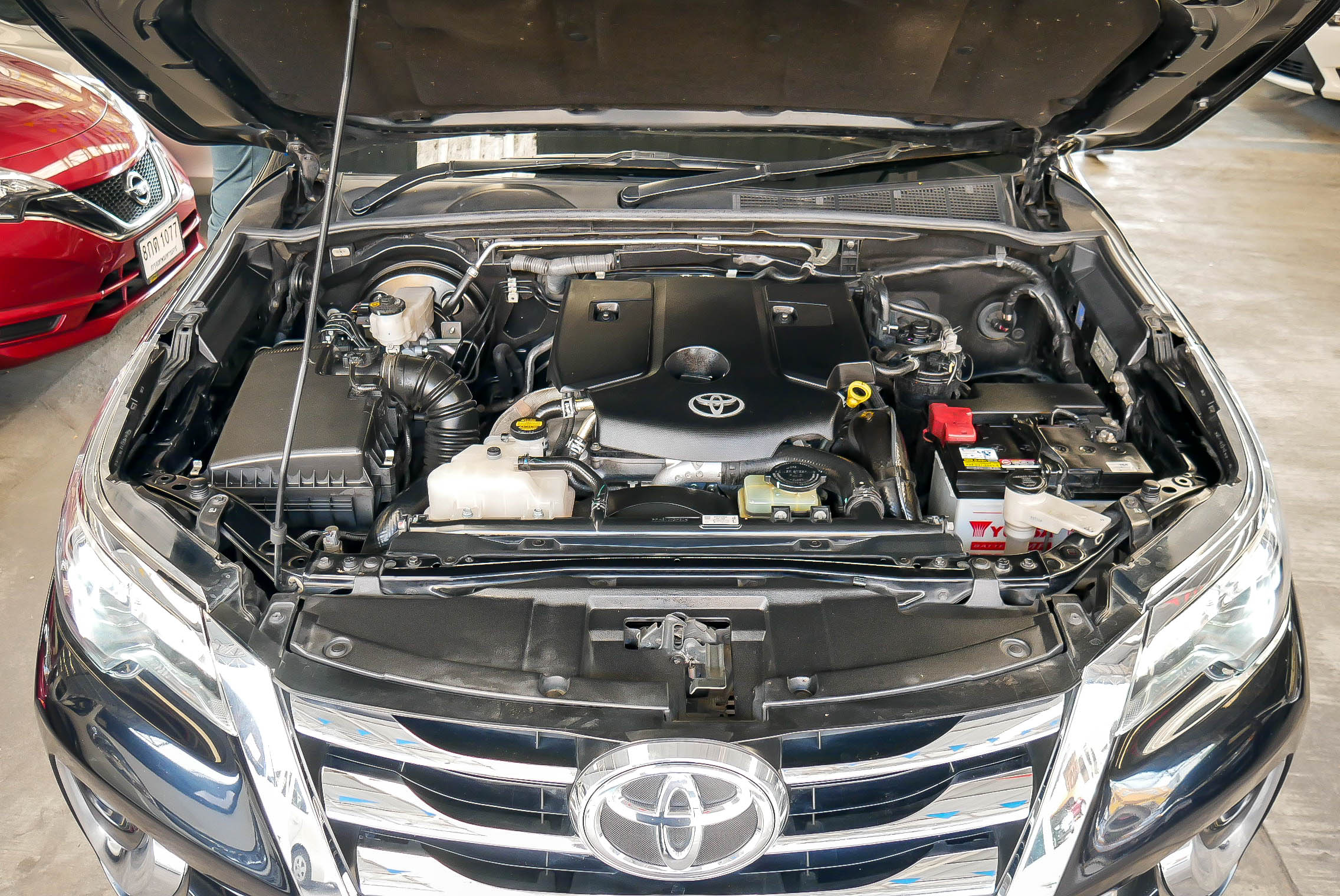 TOYOTA FORTUNER 2.8 V AT ปี 2016 สีดำ (รูปที่ 5)