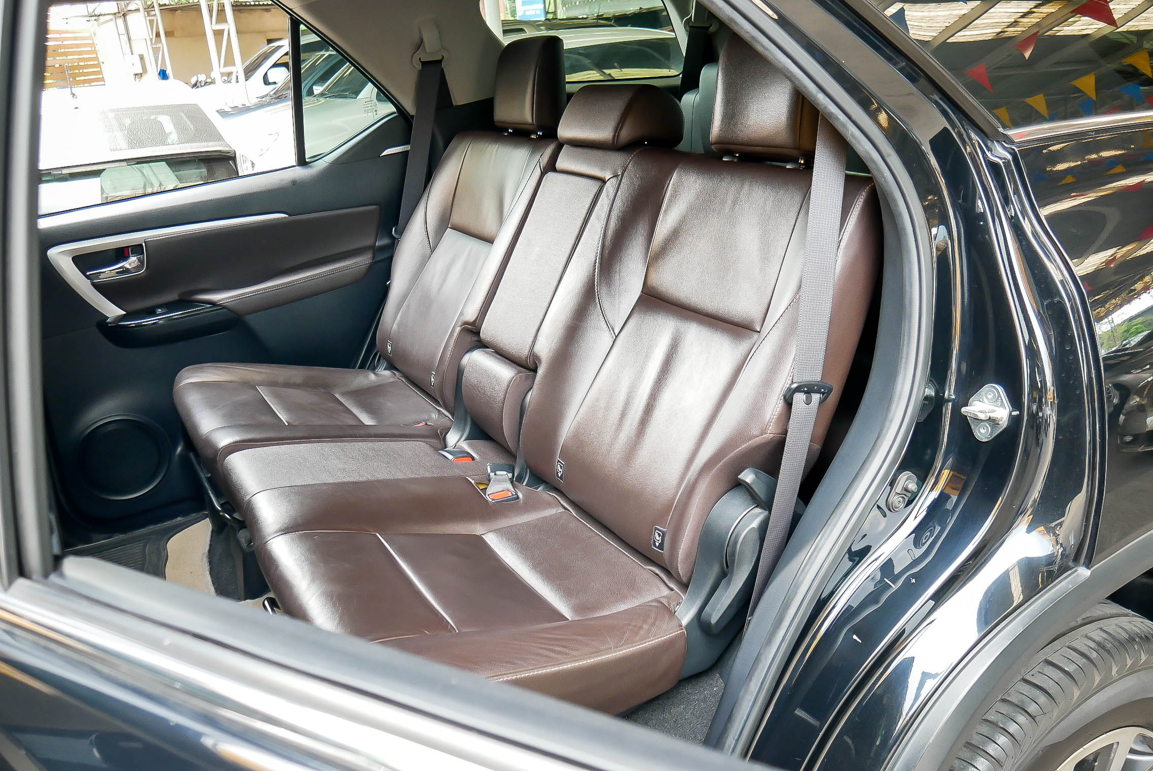 TOYOTA FORTUNER 2.8 V AT ปี 2016 สีดำ (รูปที่ 17)