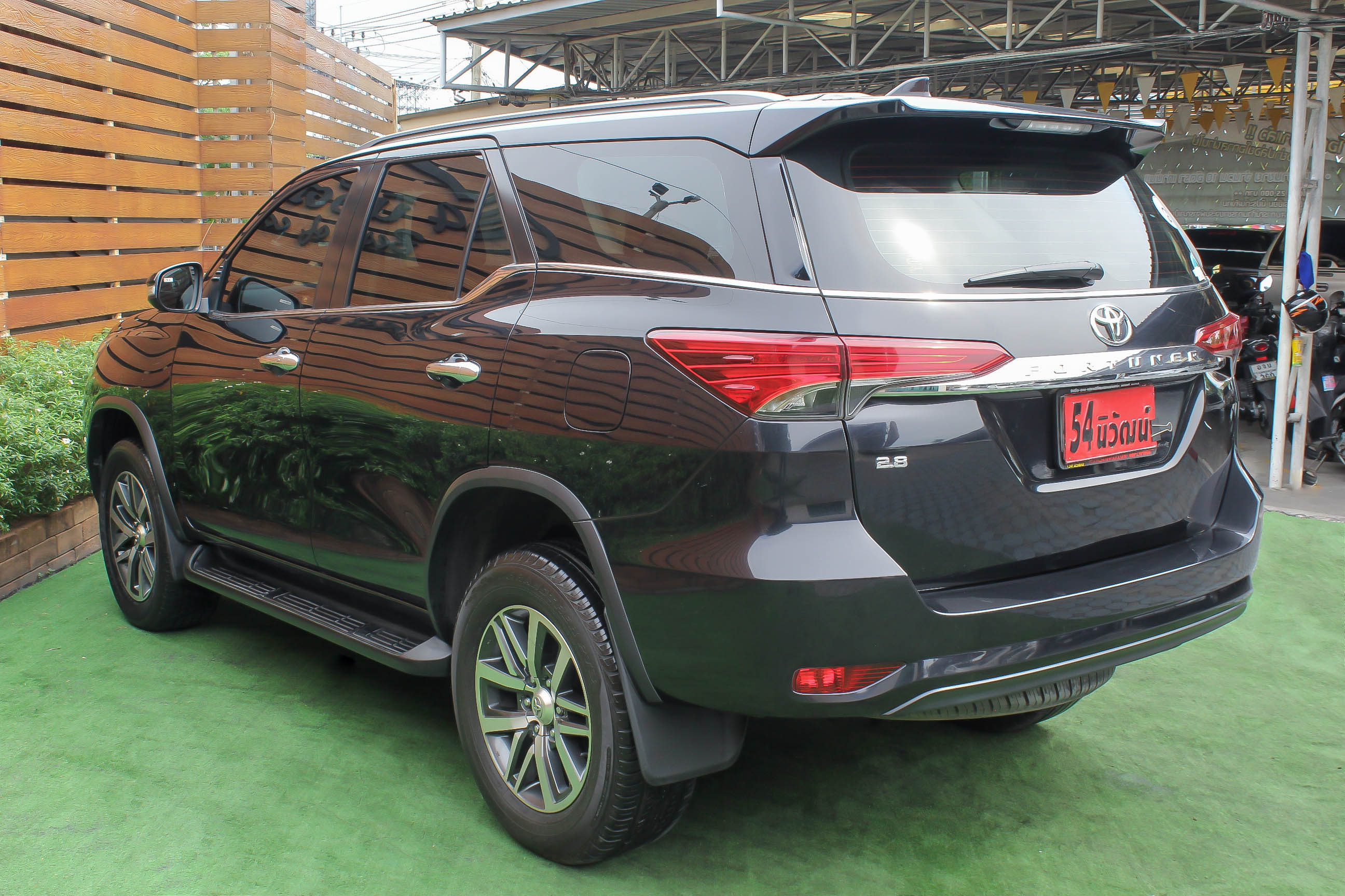 TOYOTA FORTUNER 2.8 V AT ปี 2016 สีดำ (รูปที่ 18)