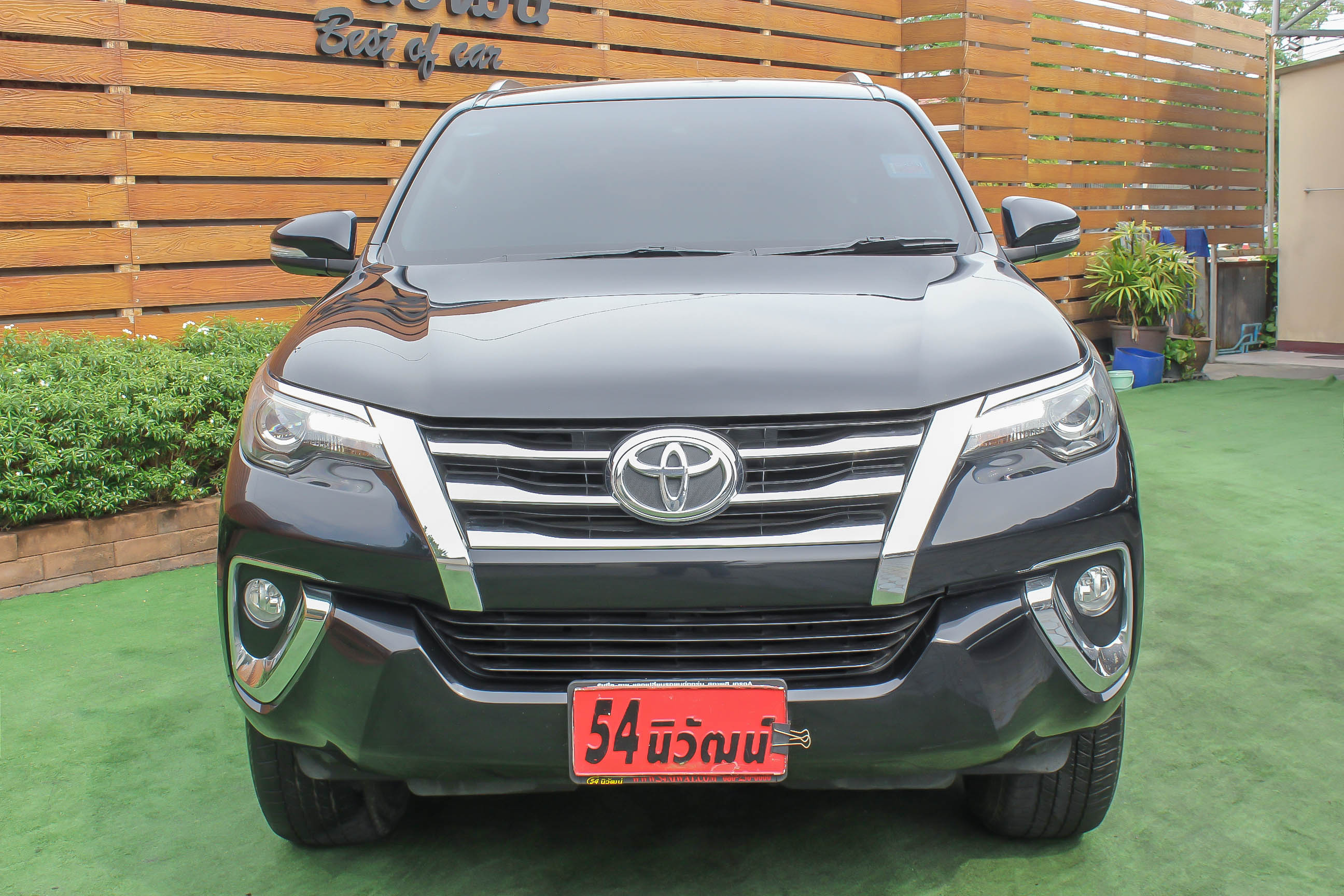 TOYOTA FORTUNER 2.8 V AT ปี 2016 สีดำ (รูปที่ 2)