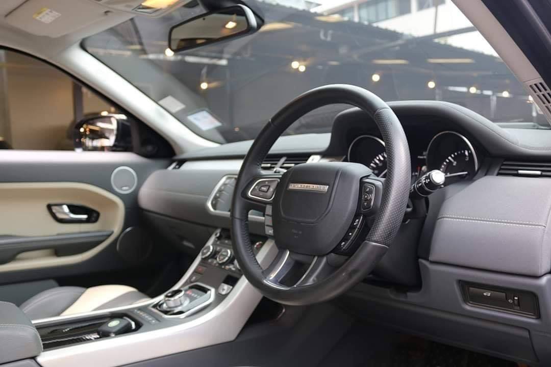 Land Rover Range Rover ปี 2013 สีดำ (รูปที่ 9)