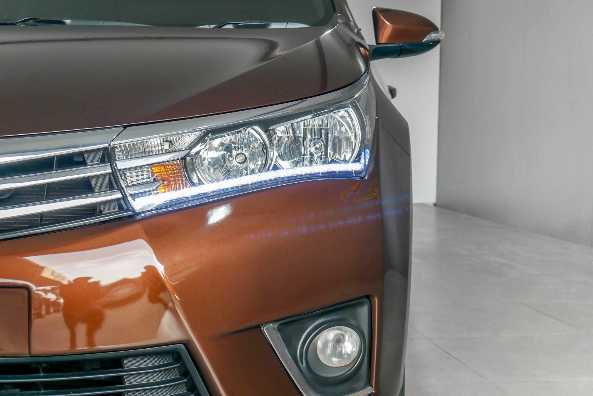 Toyota ALTIS 1.6 E CNG ปี 2014 สีน้ำตาล (รูปที่ 3)