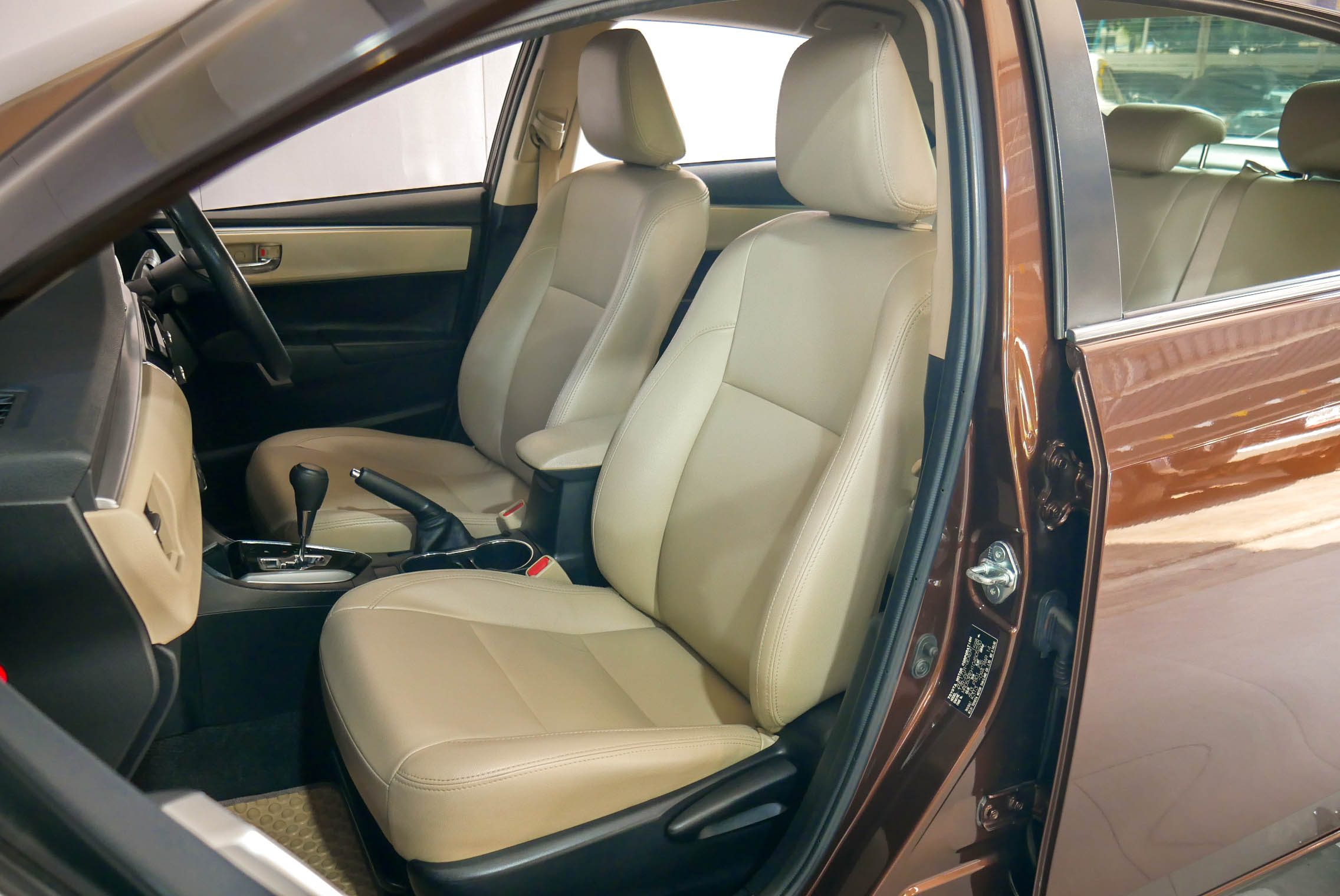 Toyota ALTIS 1.6 E CNG ปี 2014 สีน้ำตาล (รูปที่ 13)