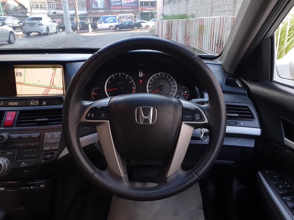 Honda Accord Gen 8 ปี 2010 สีขาว (รูปที่ 8)