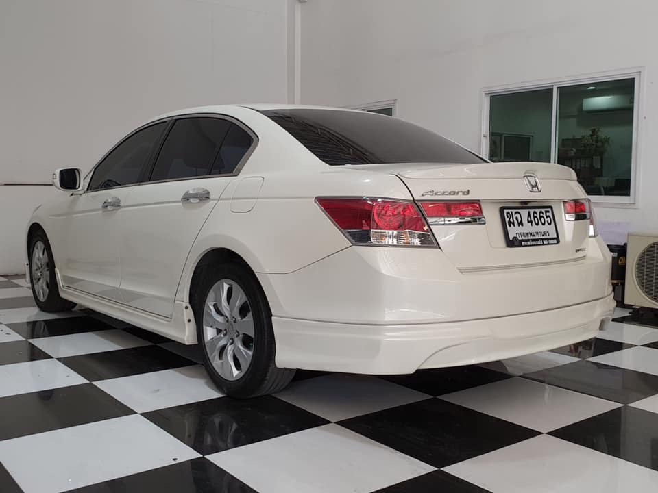 Honda Accord Gen 8 ปี 2010 สีขาว