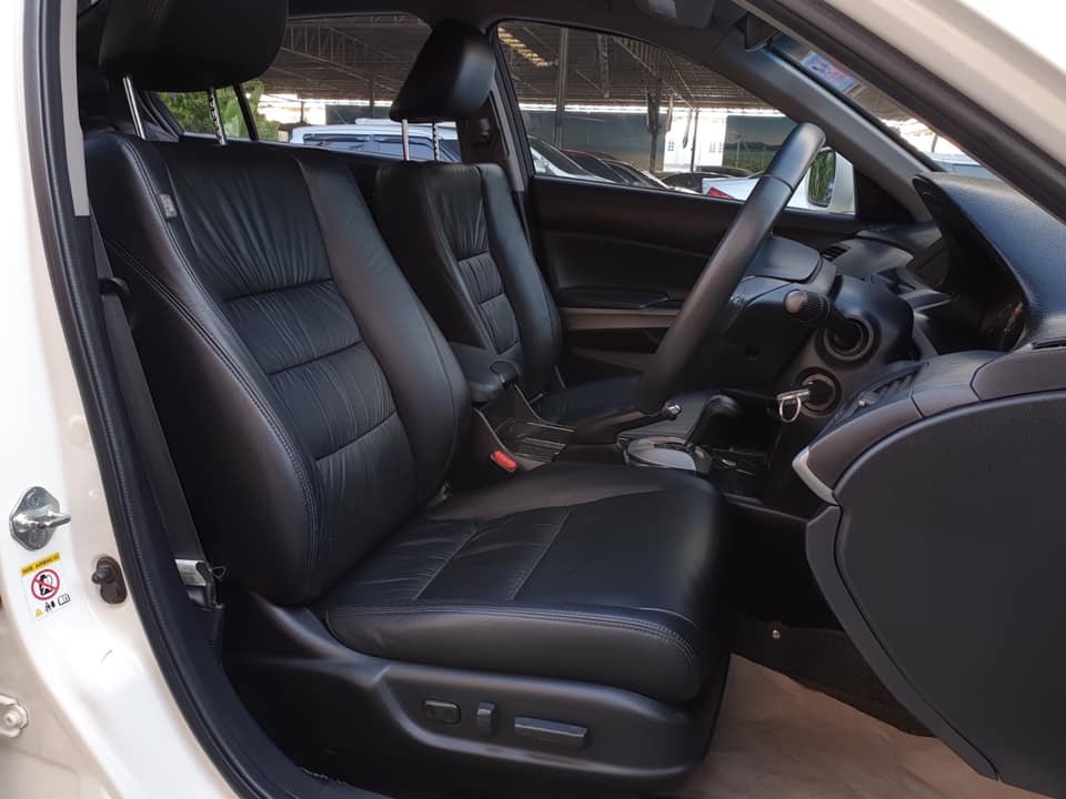 Honda Accord Gen 8 ปี 2010 สีขาว (รูปที่ 14)