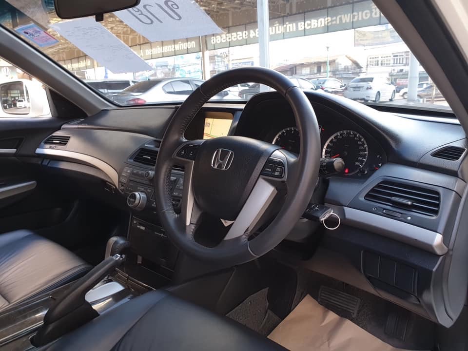 Honda Accord Gen 8 ปี 2010 สีขาว (รูปที่ 12)