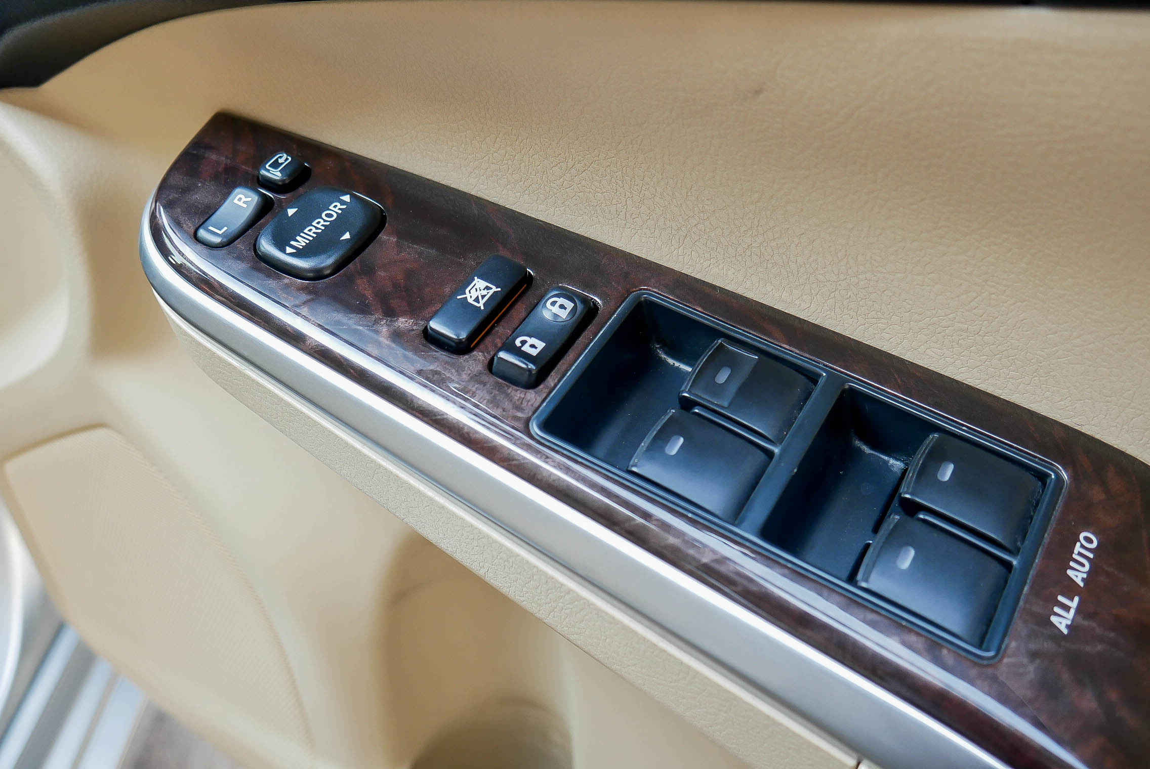 TOYOTA CAMRY 2.0 G MINOR CHANGE ปี 2015 สีเทา (รูปที่ 9)