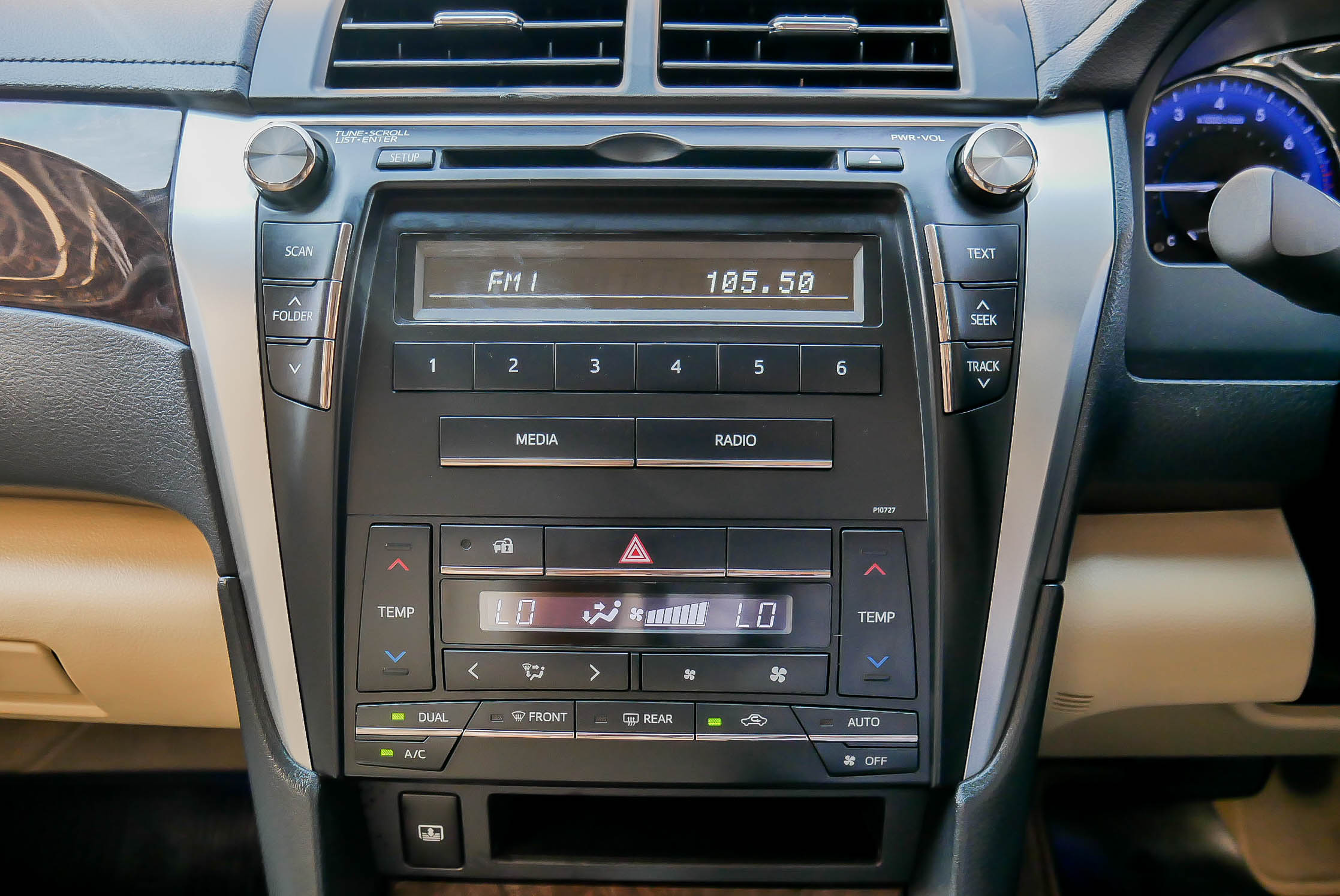 TOYOTA CAMRY 2.0 G MINOR CHANGE ปี 2015 สีเทา (รูปที่ 13)