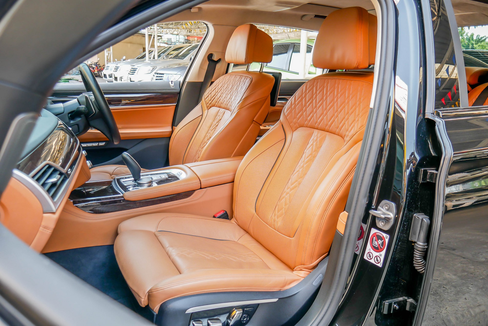 BMW G12 740LI PURE EXCELLENCE 3.0 TWINPOWER TURBO ปี 2016 สีดำ (รูปที่ 8)