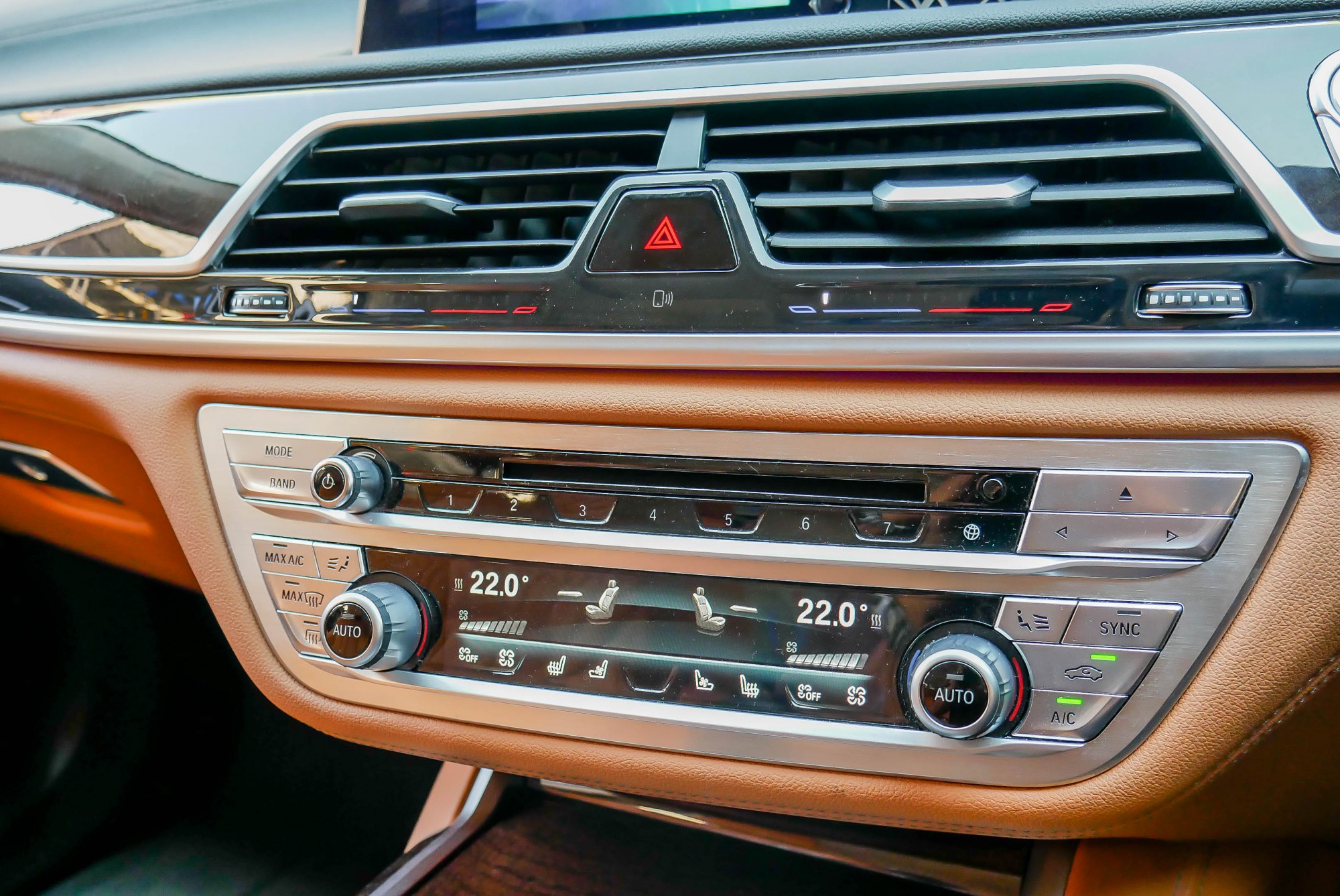 BMW G12 740LI PURE EXCELLENCE 3.0 TWINPOWER TURBO ปี 2016 สีดำ (รูปที่ 11)