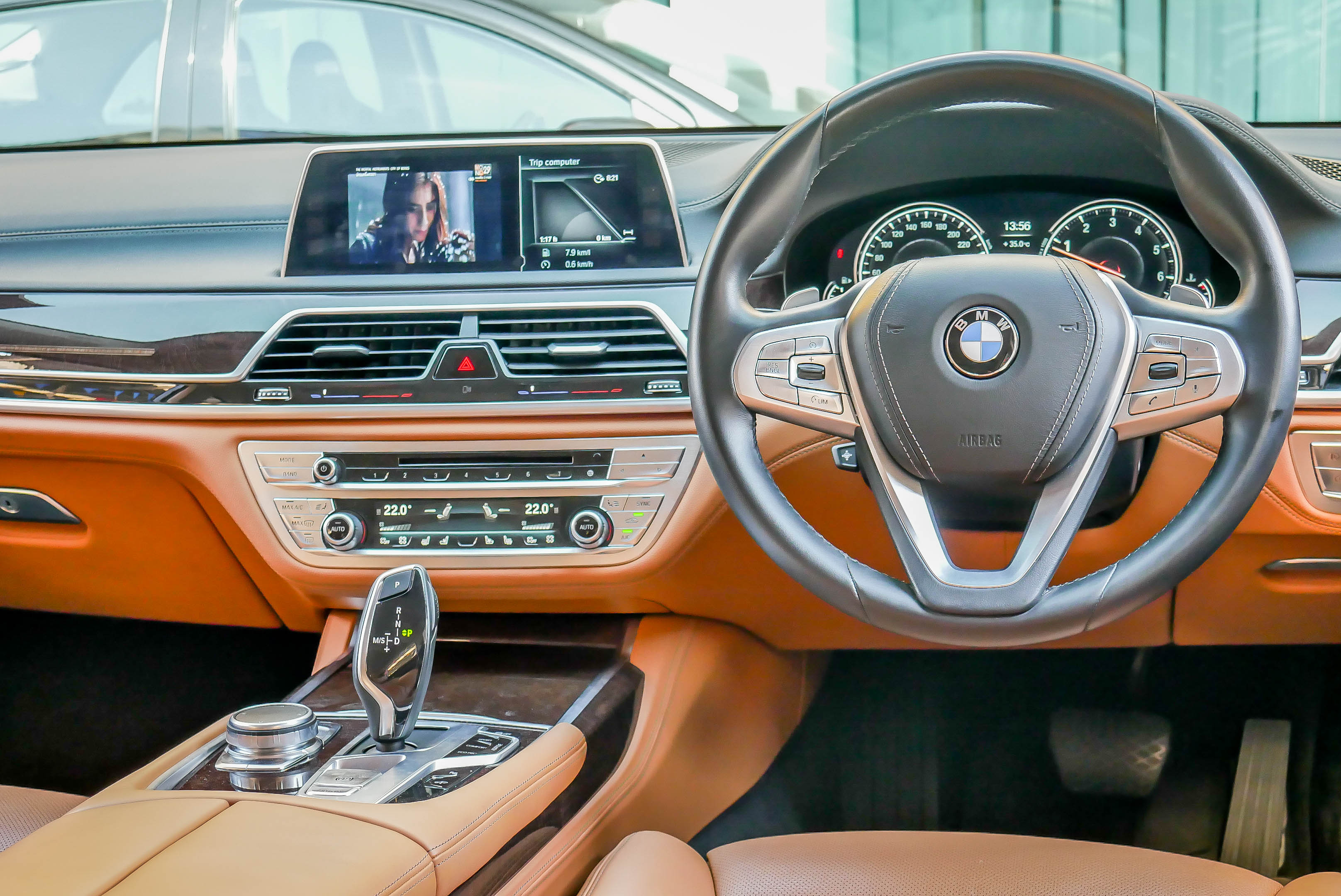 BMW G12 740LI PURE EXCELLENCE 3.0 TWINPOWER TURBO ปี 2016 สีดำ (รูปที่ 9)