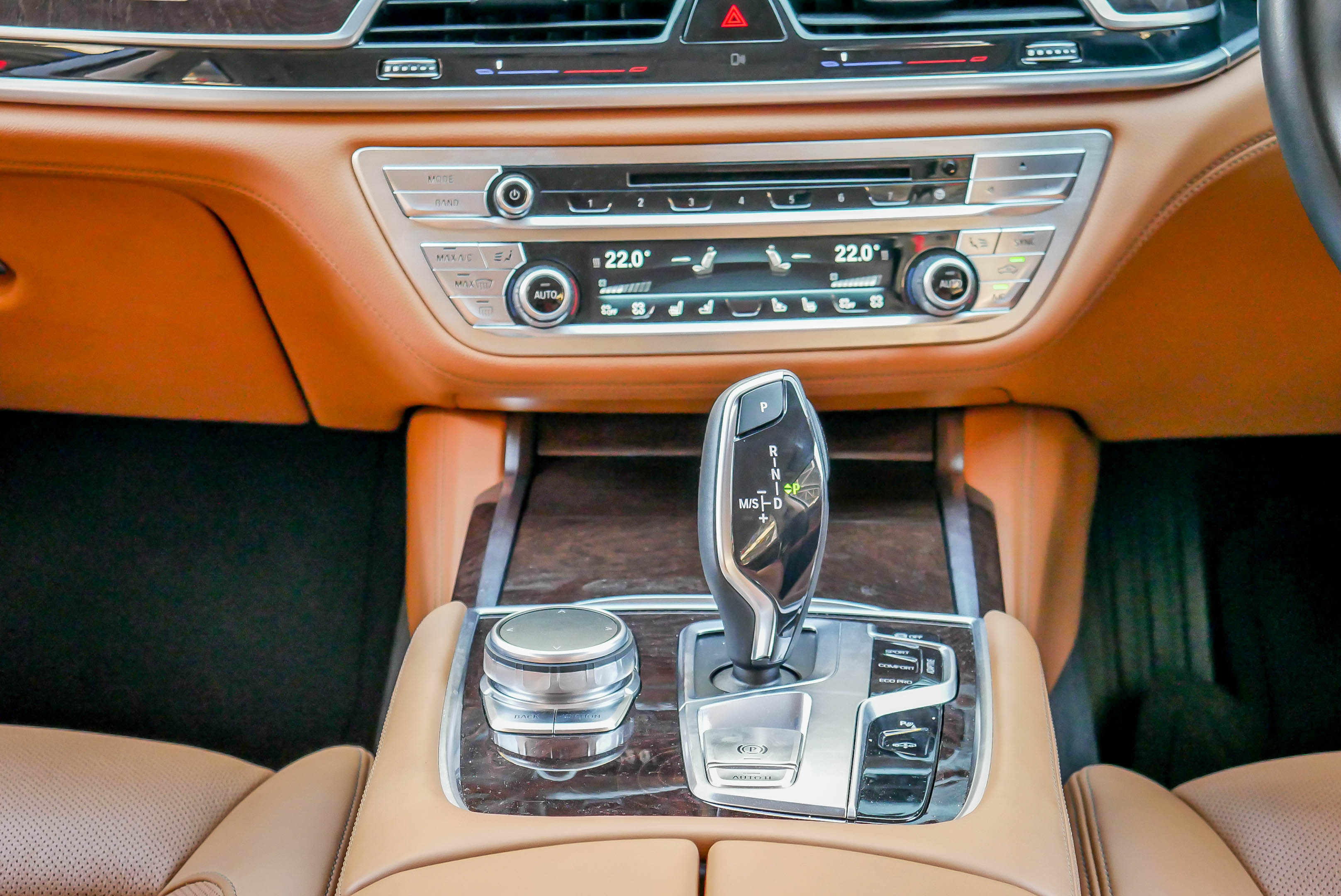 BMW G12 740LI PURE EXCELLENCE 3.0 TWINPOWER TURBO ปี 2016 สีดำ (รูปที่ 7)