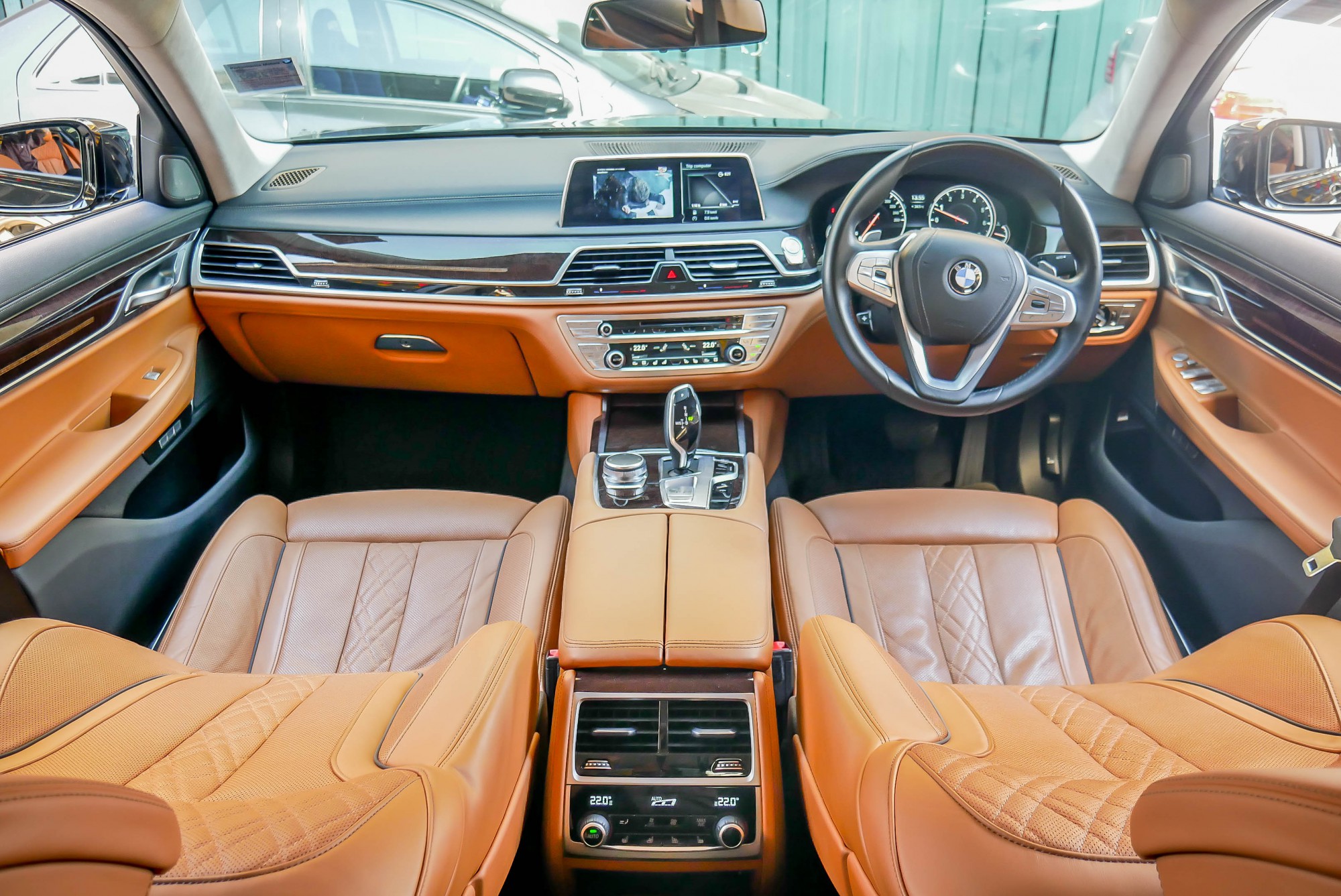 BMW G12 740LI PURE EXCELLENCE 3.0 TWINPOWER TURBO ปี 2016 สีดำ (รูปที่ 6)