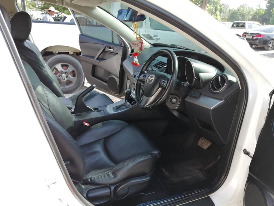 Mazda 3 ปี 2012 สีขาว