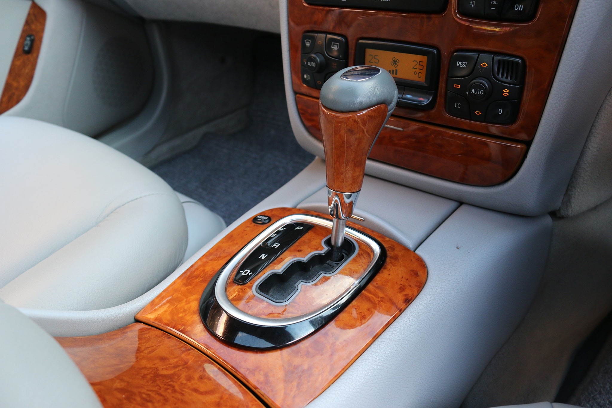 Mercedes-Benz S-Class W220 S280 ปี 2000 สีดำ (รูปที่ 20)