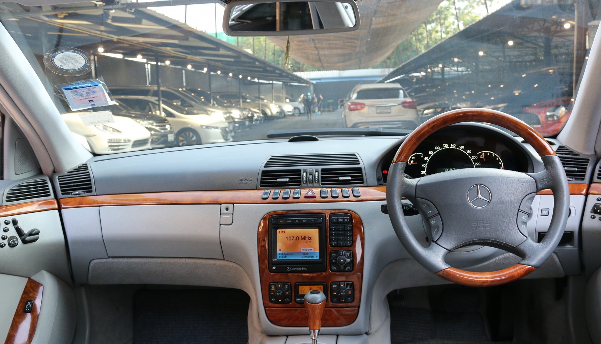 Mercedes-Benz S-Class W220 S280 ปี 2000 สีดำ (รูปที่ 8)