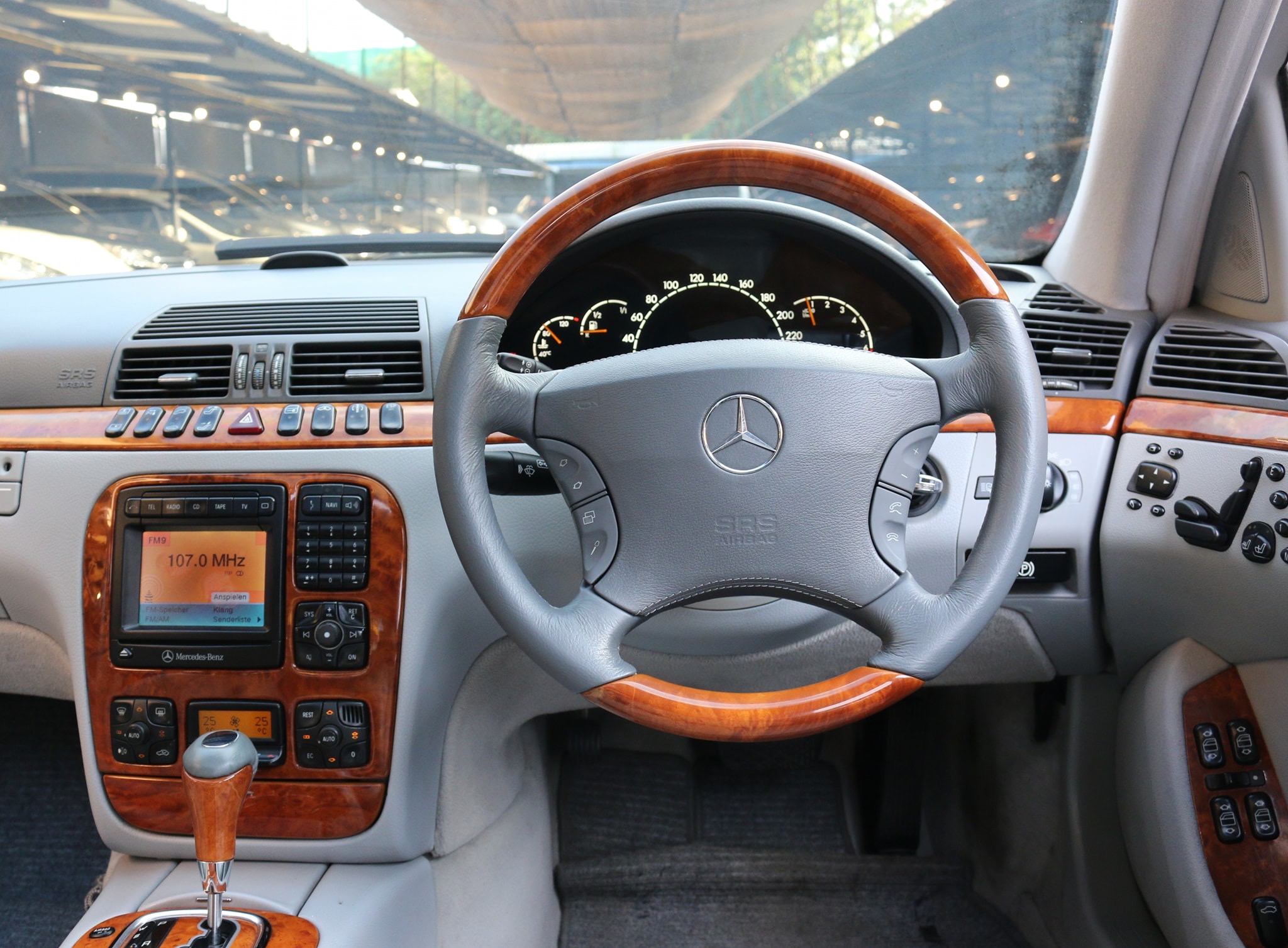 Mercedes-Benz S-Class W220 S280 ปี 2000 สีดำ (รูปที่ 9)