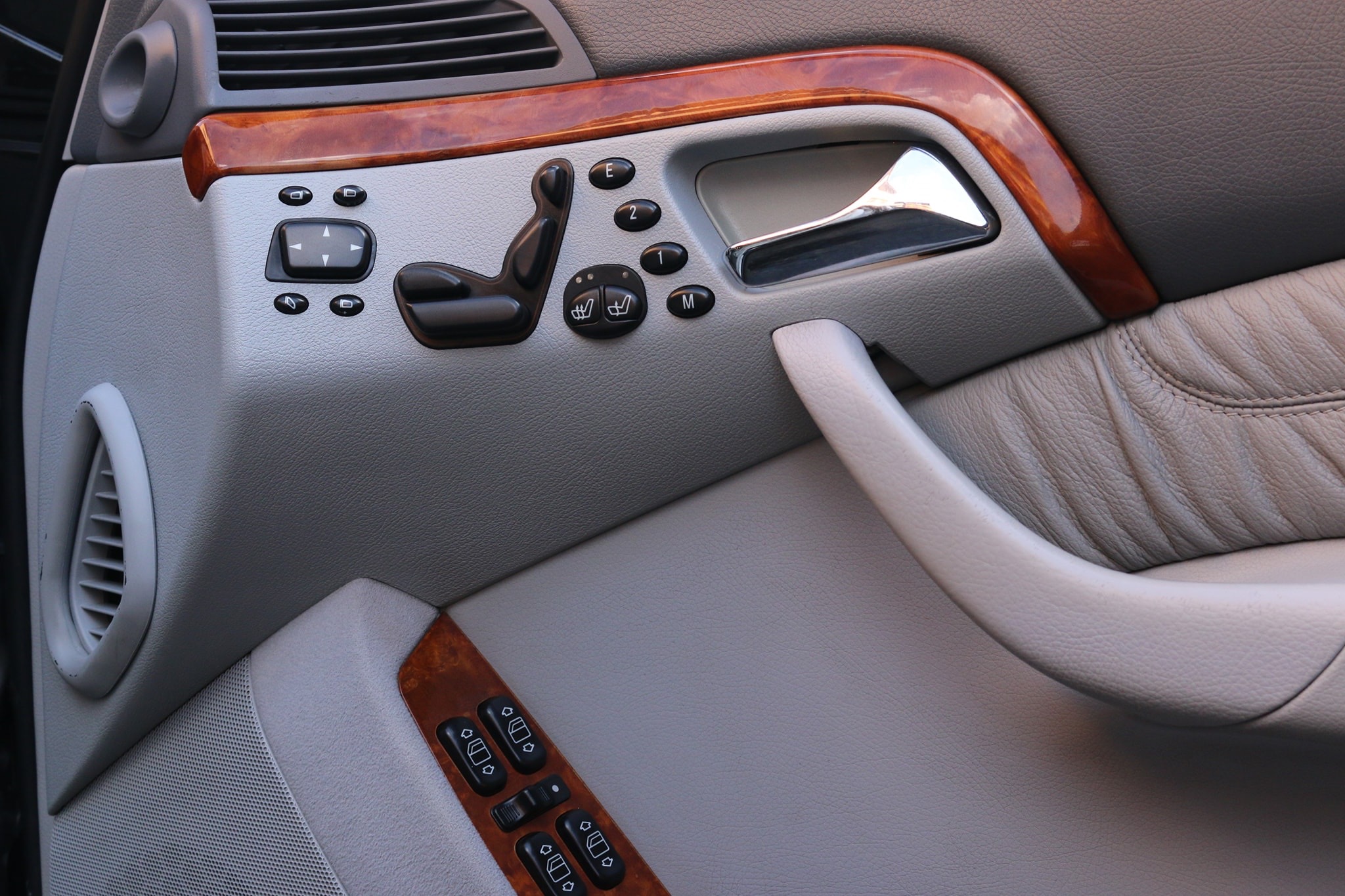 Mercedes-Benz S-Class W220 S280 ปี 2000 สีดำ (รูปที่ 22)