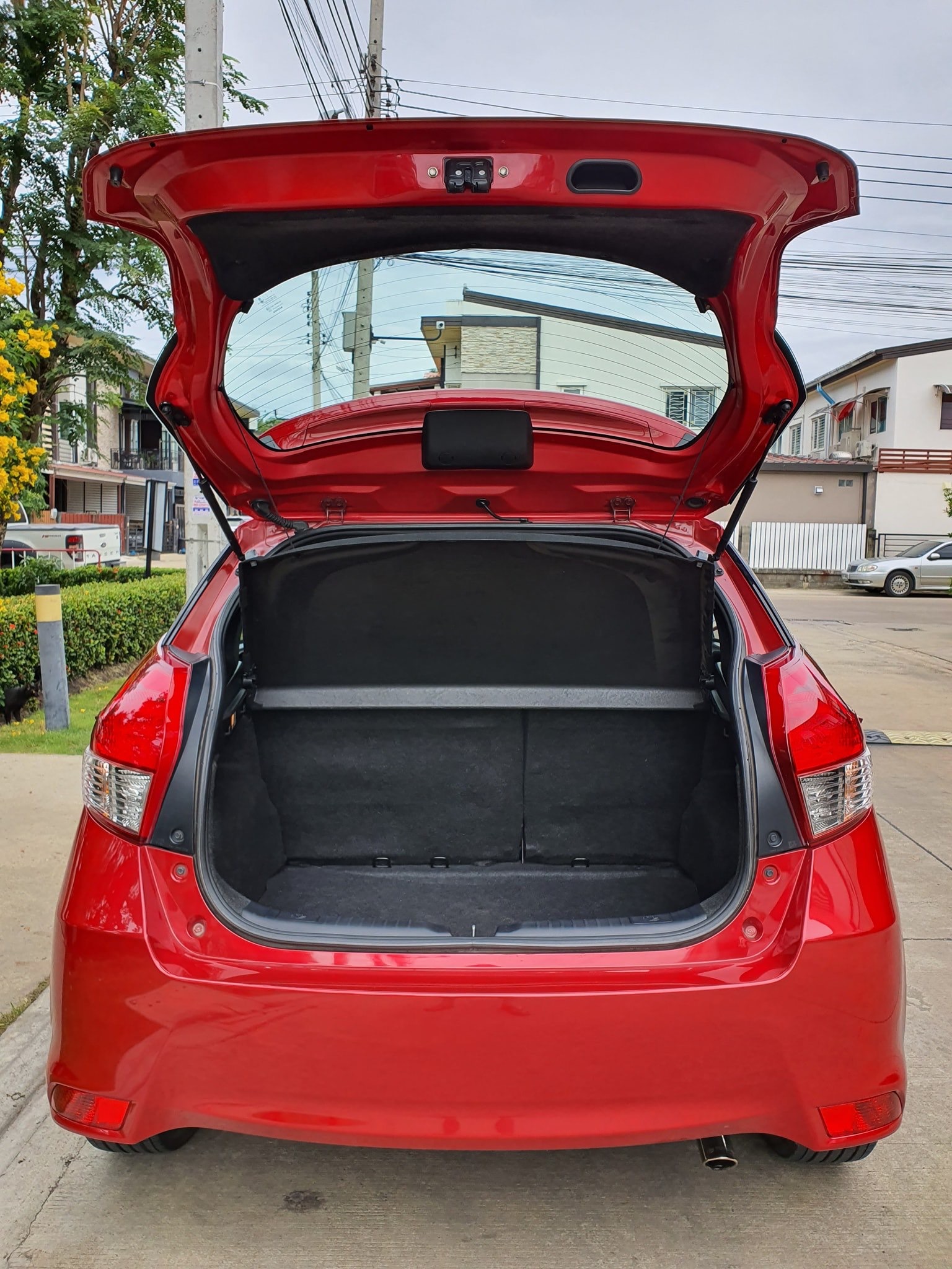 Toyota Yaris ปี 2014 สีแดง