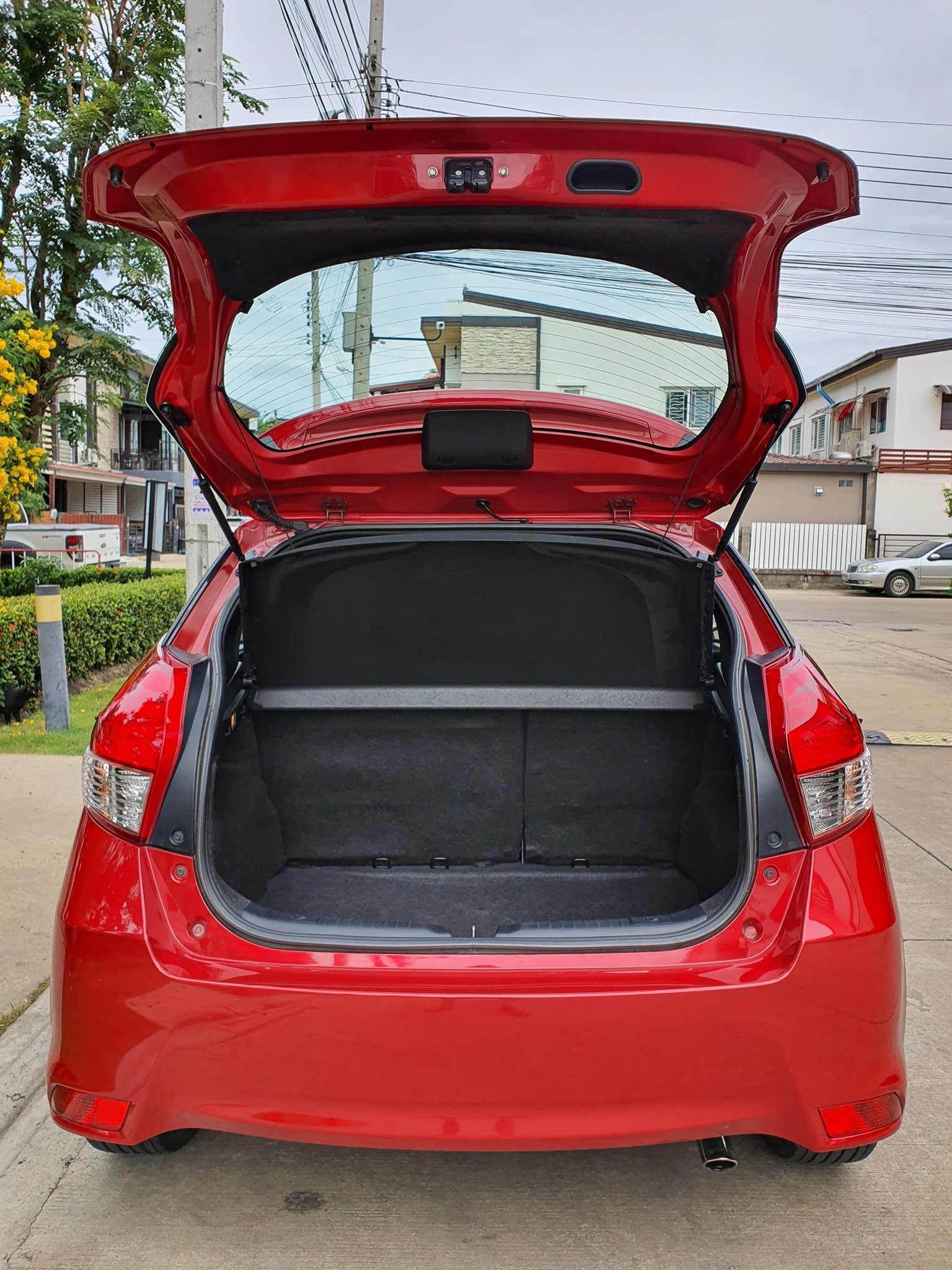 Toyota Yaris ปี 2014 สีแดง (รูปที่ 9)
