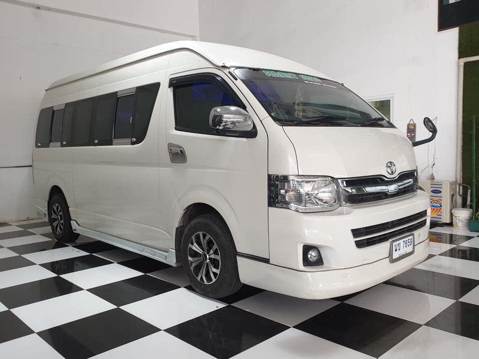 Toyota HiAce Commuter ปี 2012 สีขาว (รูปที่ 2)