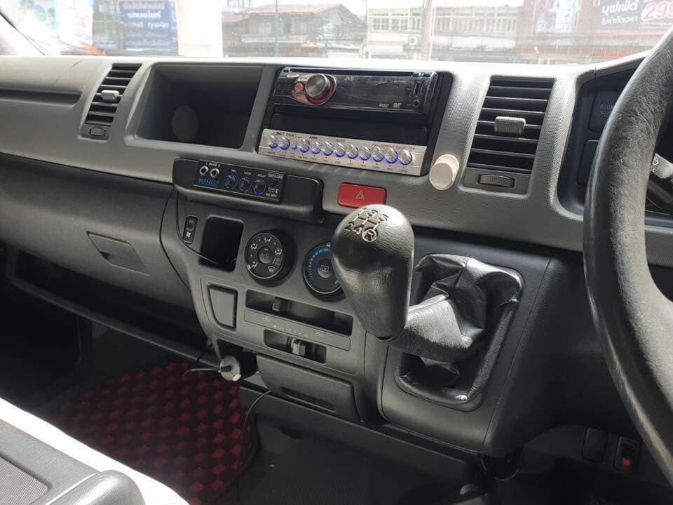 Toyota HiAce Commuter ปี 2012 สีขาว (รูปที่ 9)