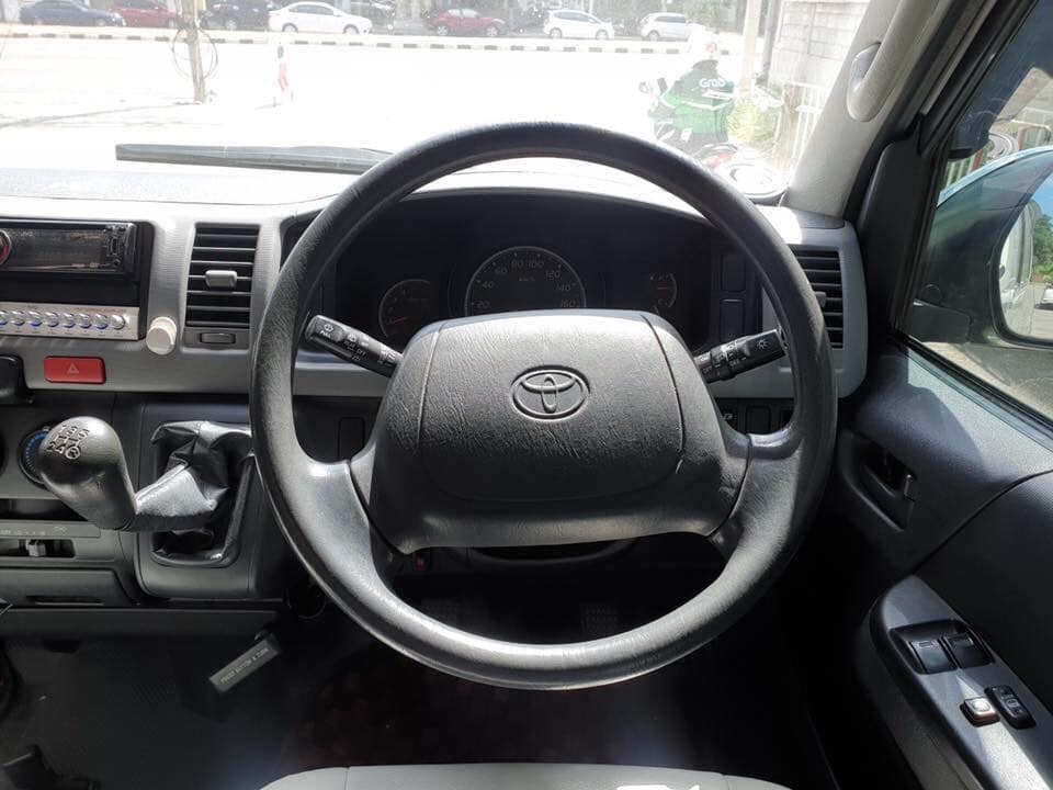 Toyota HiAce Commuter ปี 2012 สีขาว (รูปที่ 8)