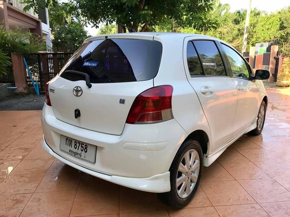 Toyota Yaris ปี 2010 สีขาว