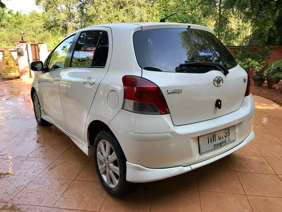 Toyota Yaris ปี 2010 สีขาว (รูปที่ 7)