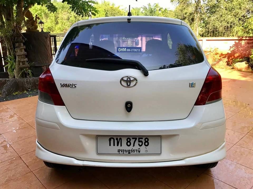 Toyota Yaris ปี 2010 สีขาว (รูปที่ 6)