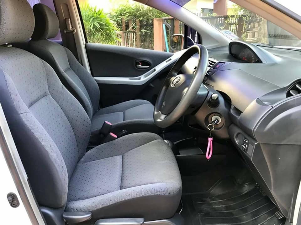 Toyota Yaris ปี 2010 สีขาว (รูปที่ 11)