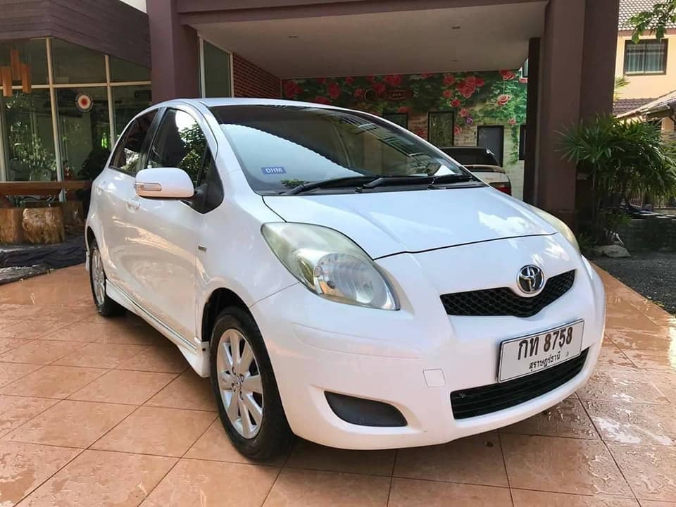 Toyota Yaris ปี 2010 สีขาว