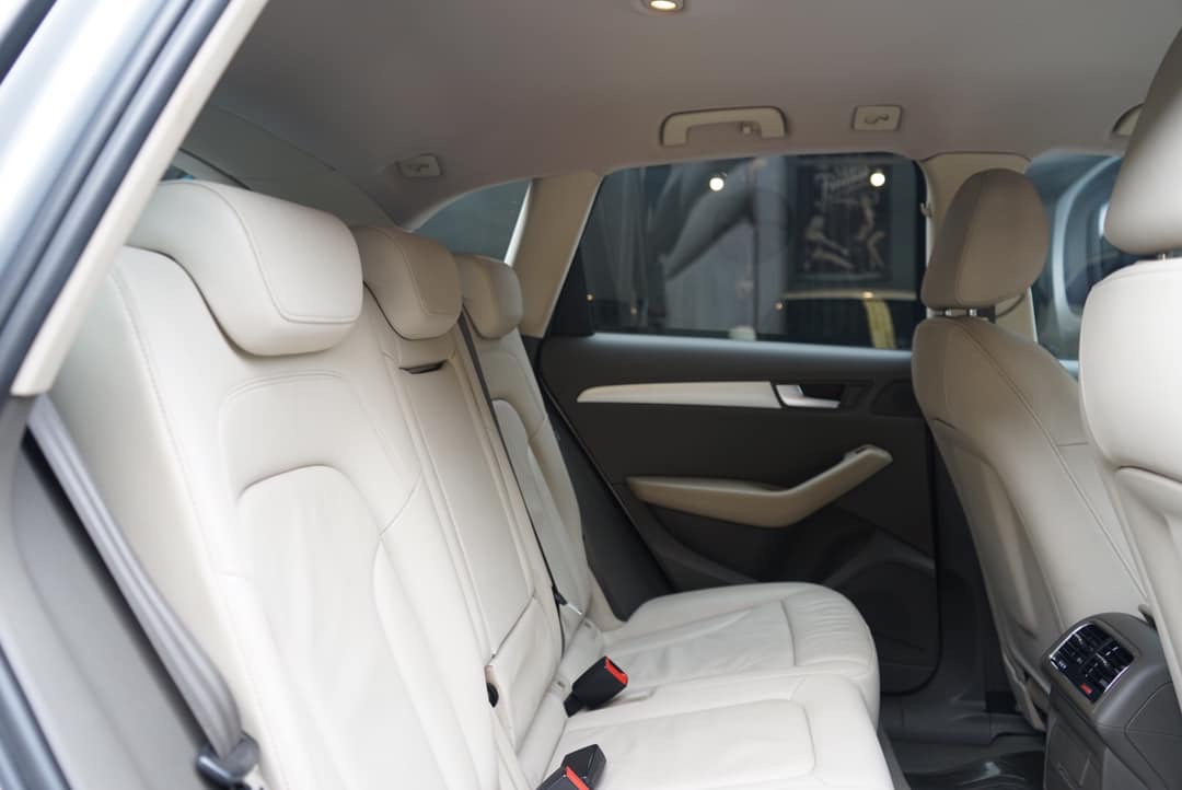 Audi Q5 (8R) ปี 2011 สีเงิน (รูปที่ 18)