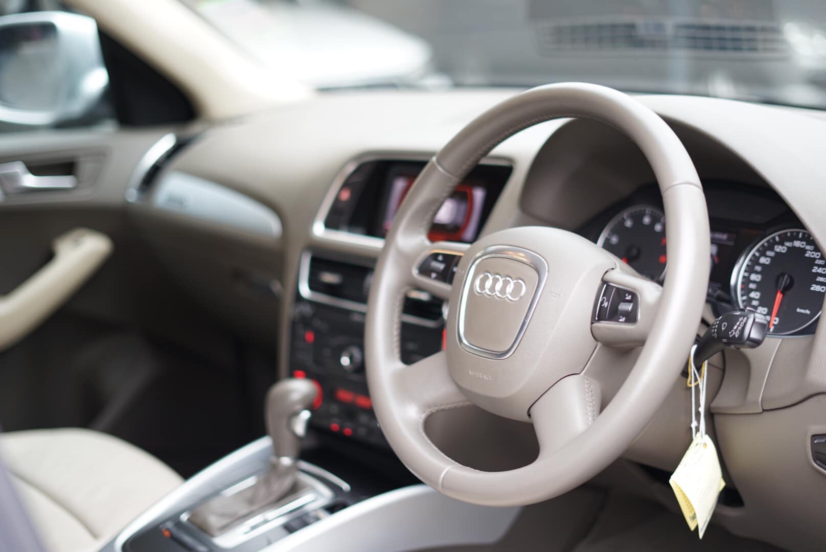 Audi Q5 (8R) ปี 2011 สีเงิน (รูปที่ 13)