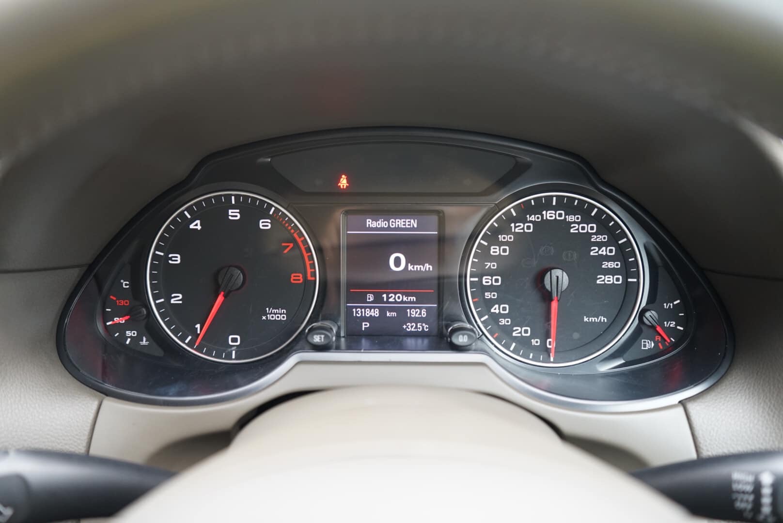 Audi Q5 (8R) ปี 2011 สีเงิน (รูปที่ 20)