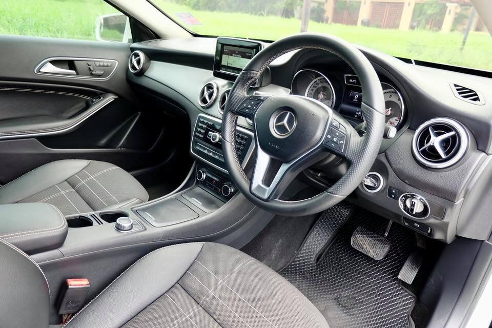 Mercedes-Benz GLA-Class X156 GLA200 ปี 2016 สีขาว (รูปที่ 11)