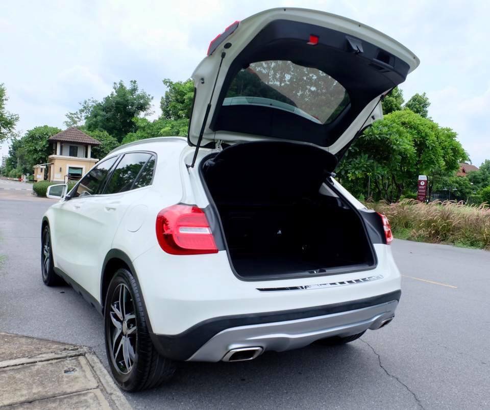 Mercedes-Benz GLA-Class X156 GLA200 ปี 2016 สีขาว (รูปที่ 9)