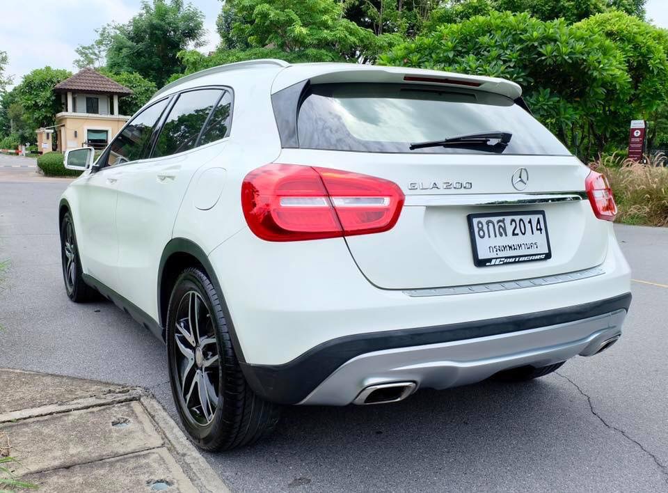 Mercedes-Benz GLA-Class X156 GLA200 ปี 2016 สีขาว (รูปที่ 8)