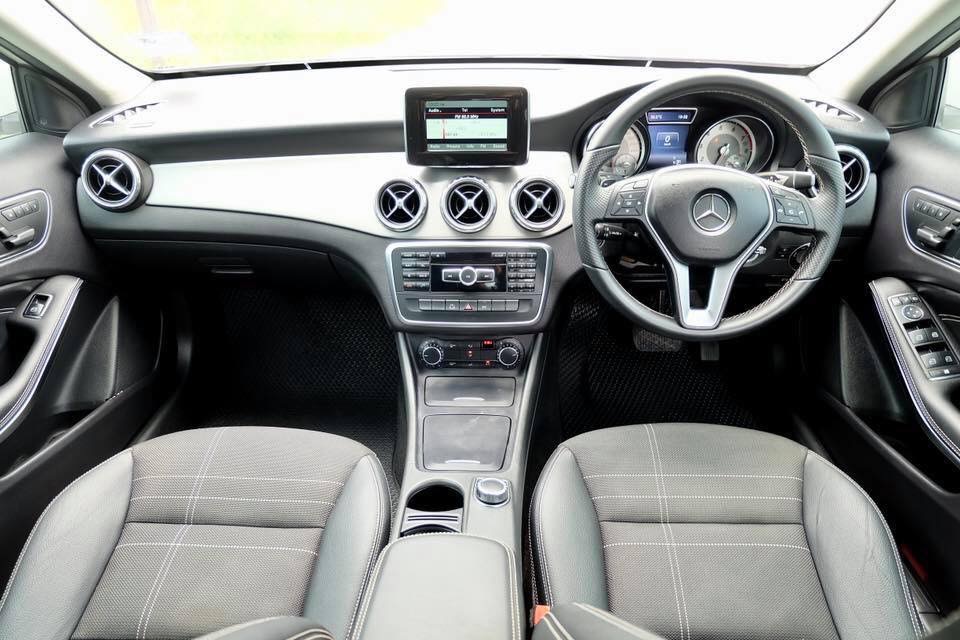 Mercedes-Benz GLA-Class X156 GLA200 ปี 2016 สีขาว (รูปที่ 12)