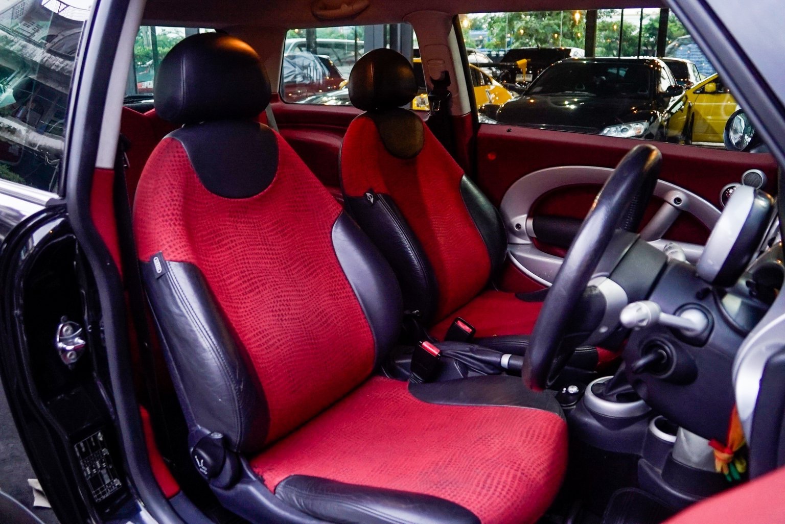 Mini Hatch (Cooper) Gen1 R50 ปี 2003 สีดำ (รูปที่ 11)