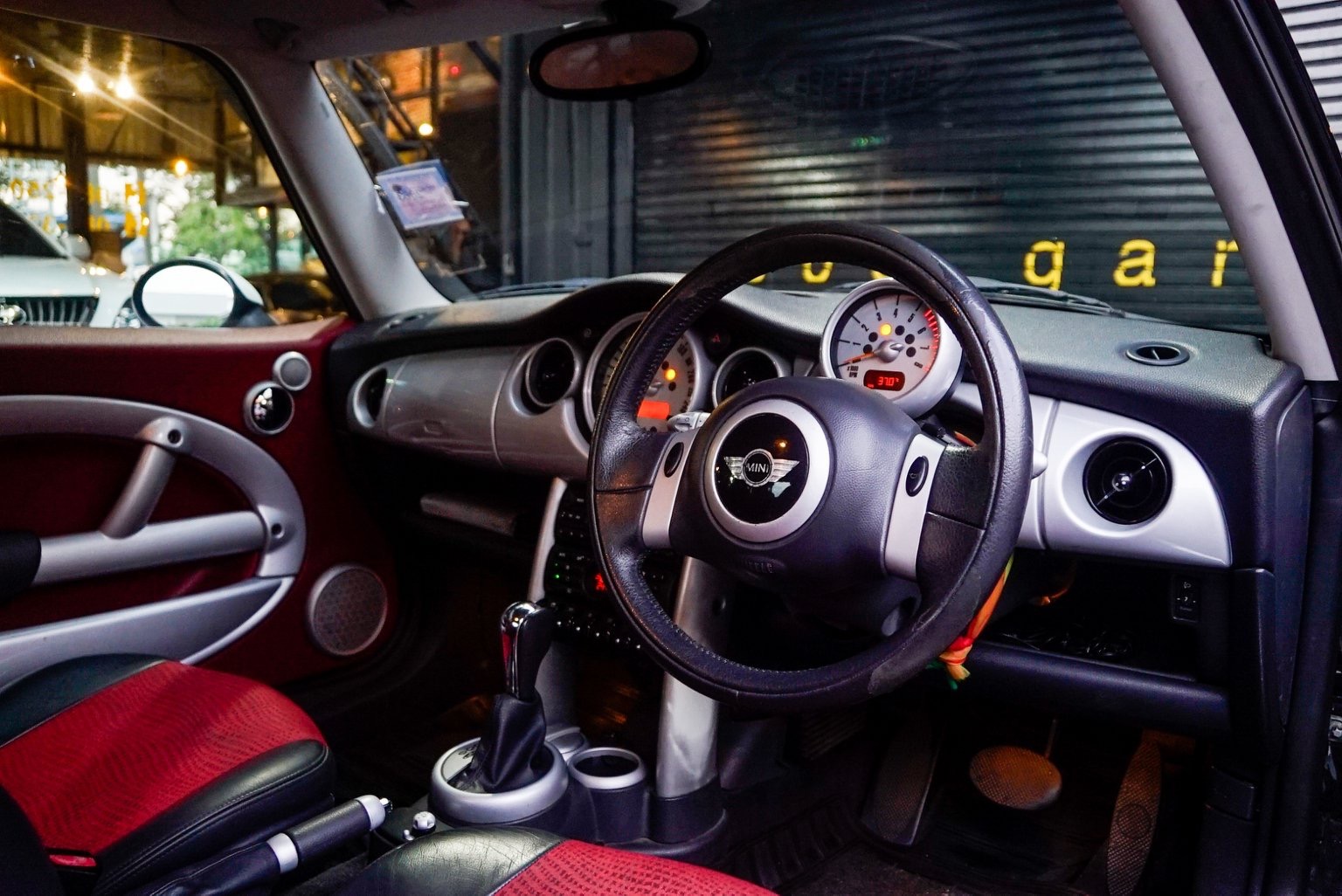 Mini Hatch (Cooper) Gen1 R50 ปี 2003 สีดำ (รูปที่ 9)