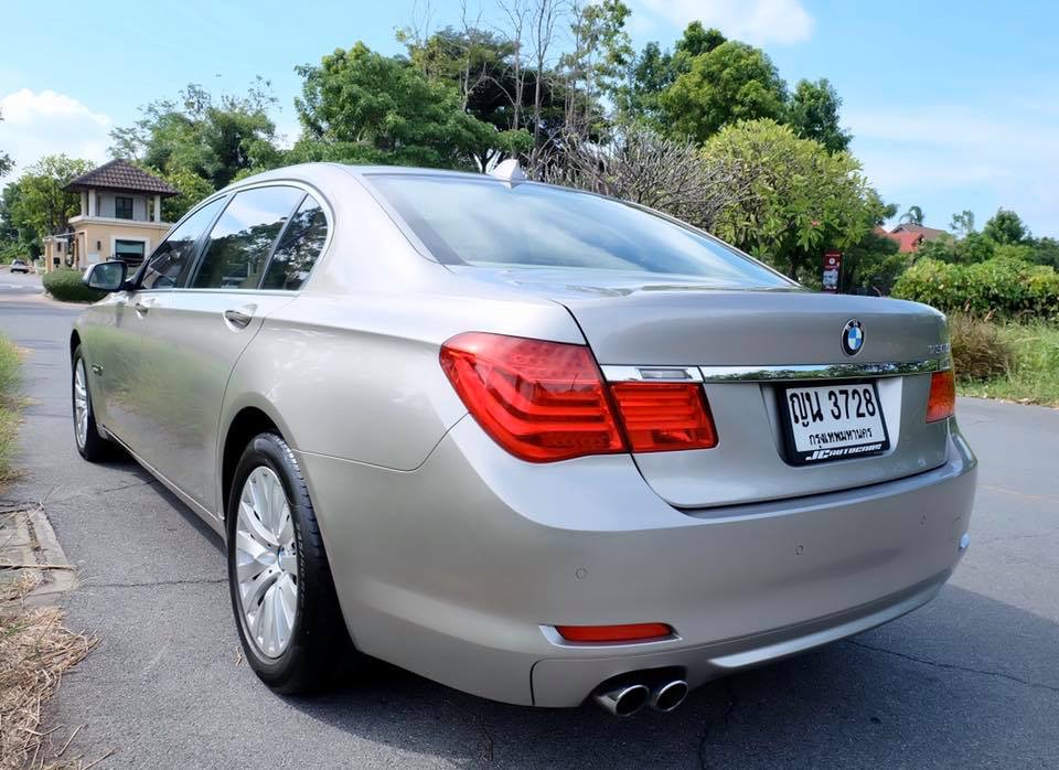 BMW 7 Series Gen5 F02 730Li ปี 2011 สีเงิน (รูปที่ 8)