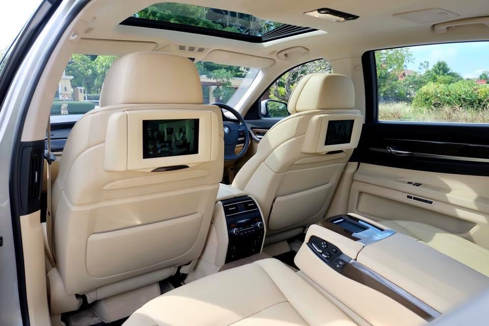 BMW 7 Series Gen5 F02 730Li ปี 2011 สีเงิน (รูปที่ 18)