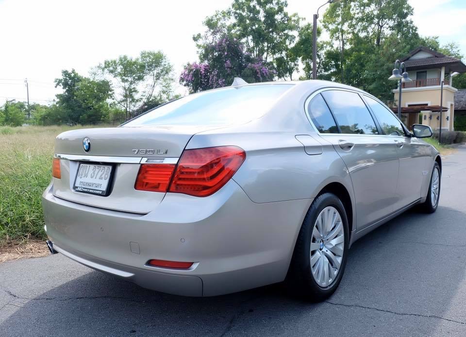 BMW 7 Series Gen5 F02 730Li ปี 2011 สีเงิน (รูปที่ 6)