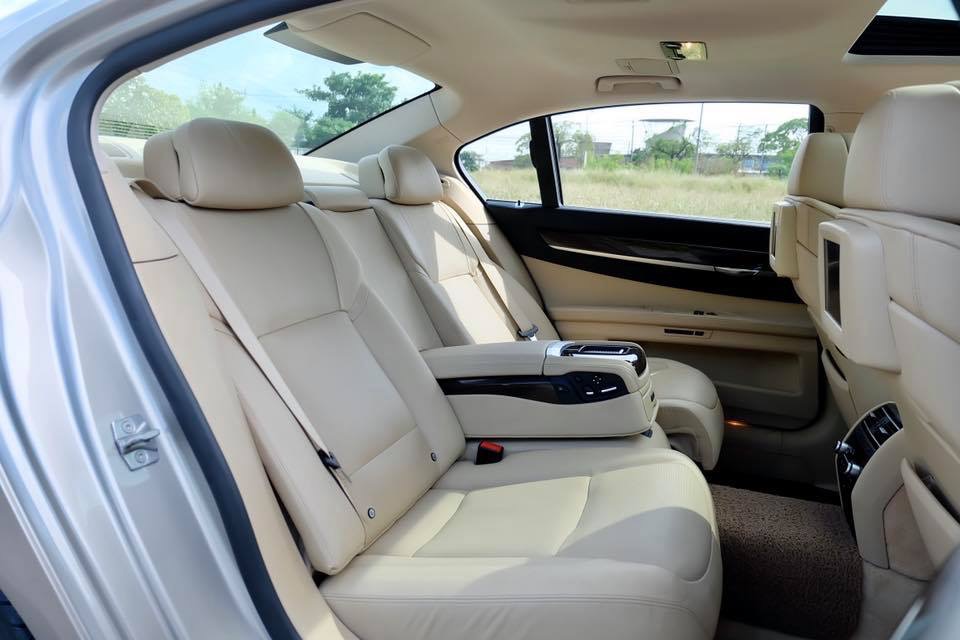 BMW 7 Series Gen5 F02 730Li ปี 2011 สีเงิน (รูปที่ 16)