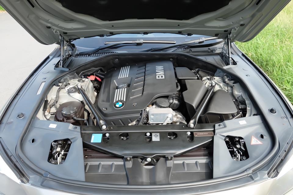 BMW 7 Series Gen5 F02 730Li ปี 2011 สีเงิน (รูปที่ 10)