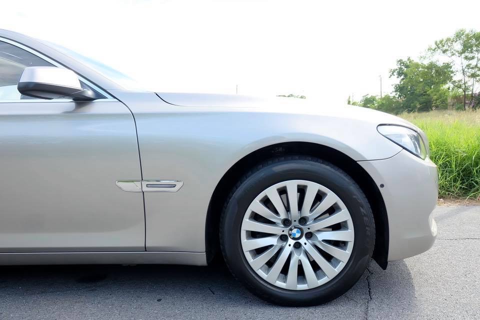 BMW 7 Series Gen5 F02 730Li ปี 2011 สีเงิน (รูปที่ 4)