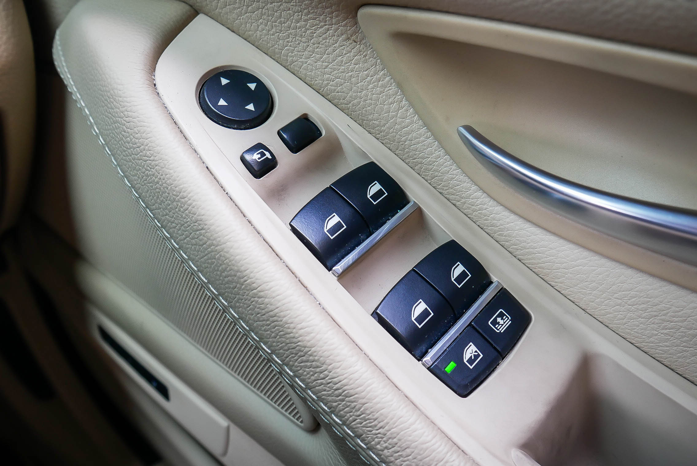 BMW 520I F10 2.0 AT ปี 2012 สีขาว (รูปที่ 9)