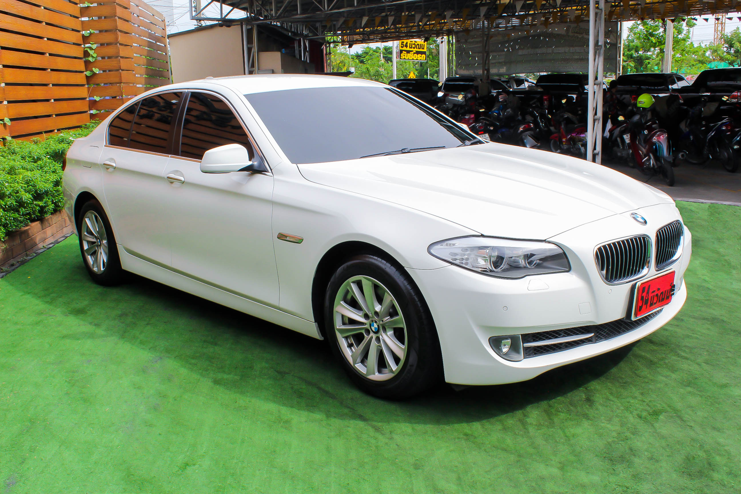 BMW 520I F10 2.0 AT ปี 2012 สีขาว (รูปที่ 3)
